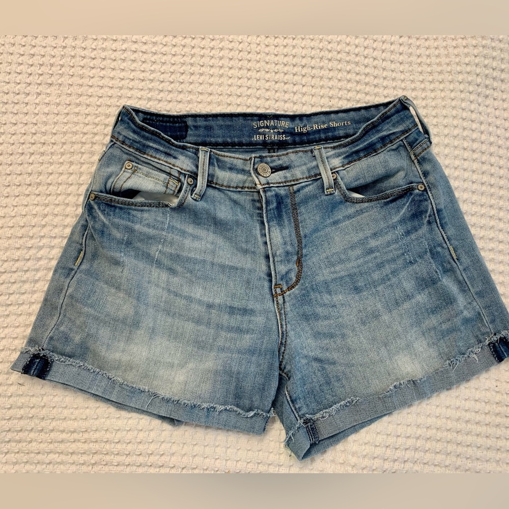 COPY - Levi’s High Rise Jean Shorts 26 Folded Hem
